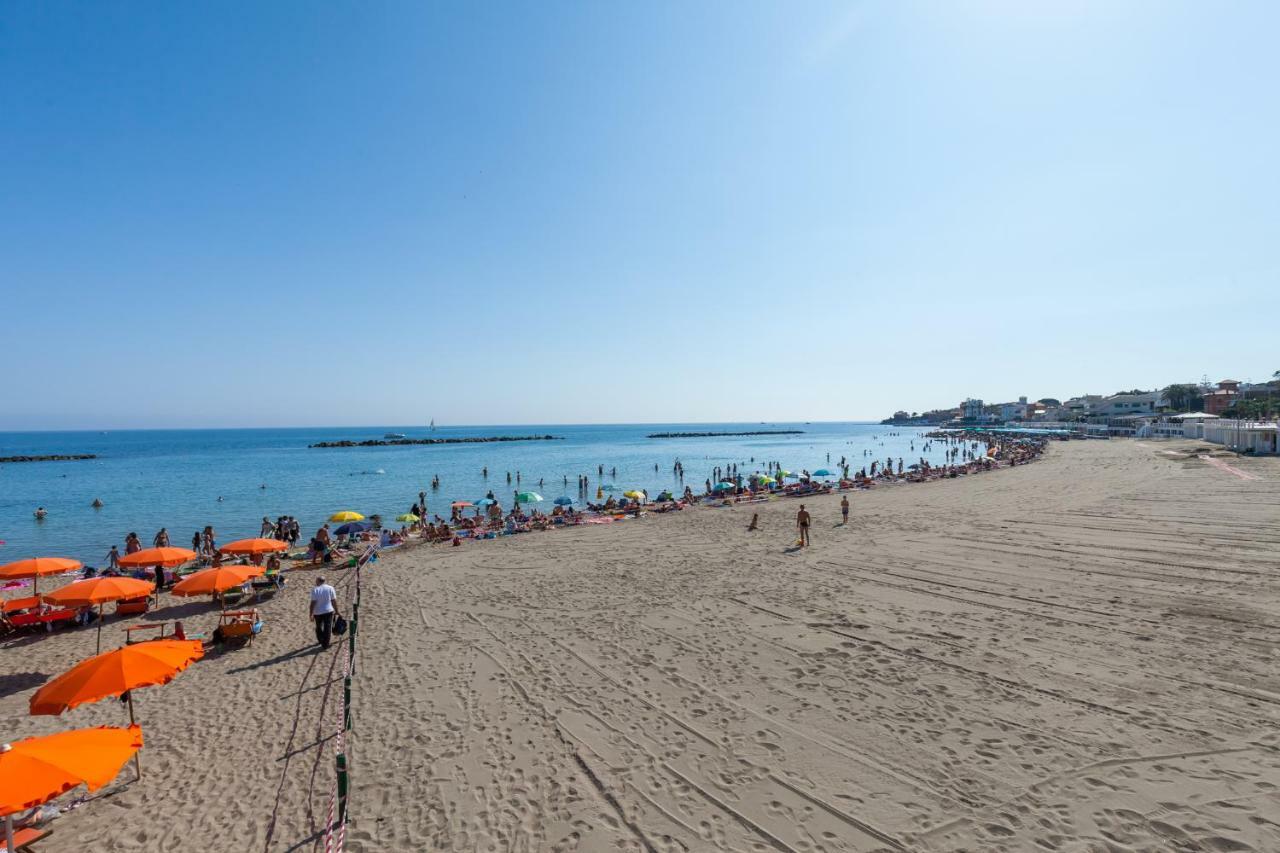 Titty Beach House Santa Marinella Buitenkant foto