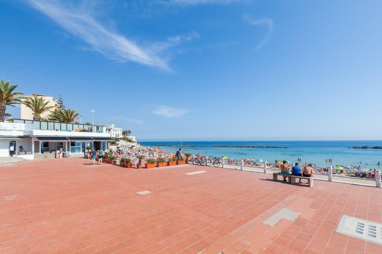 Titty Beach House Santa Marinella Buitenkant foto